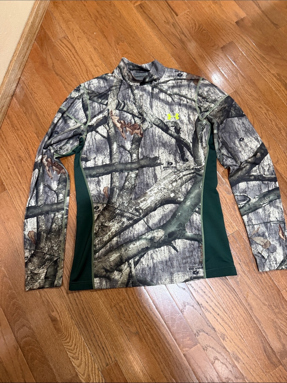 Under Armour Men’s Camo Long-Sleeve Performance Top - Gray & Green